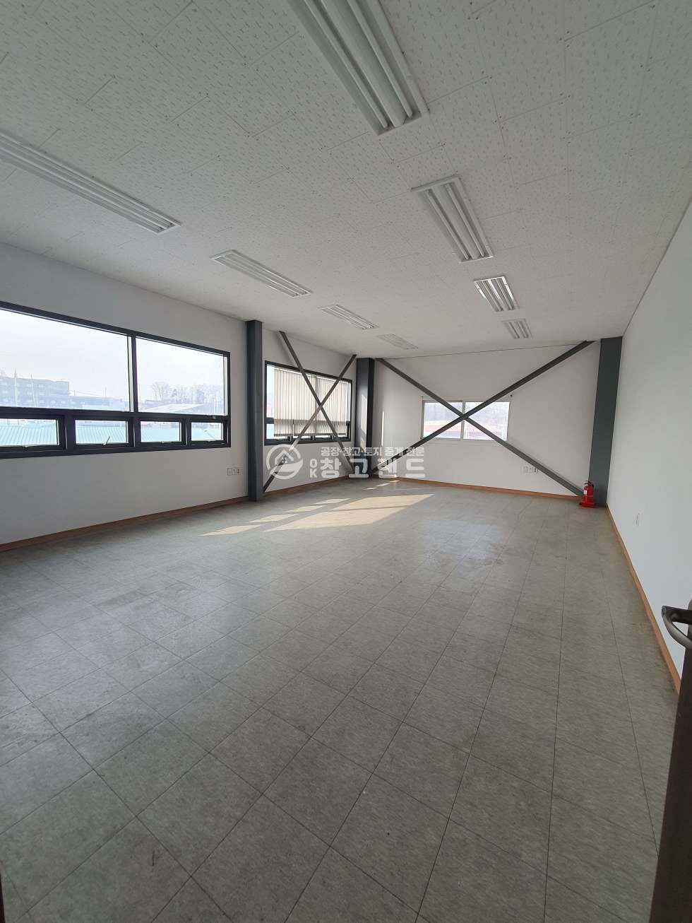 경기 고양일산동구 설문동 바닥면적196평,내부복층사무실65평,층고12m,즉시입주,40피트 월세 매물번호 10177 사진 4