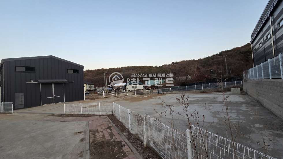경기 고양일산동구 성석동 주건축물제1동 *준신축급,단독마당,즉시입주,전차종진입,내부화장실,층고8.2m 월세 매물번호 11070 사진 7