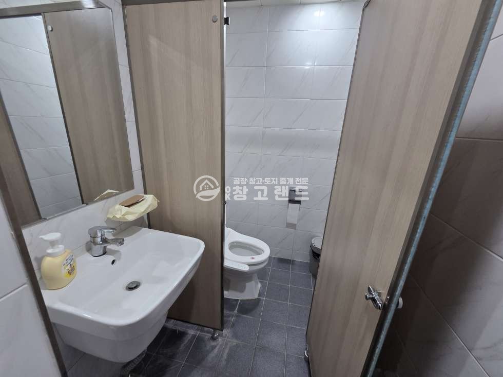 경기 고양일산동구 설문동 1동 면적200평,전시판매장,식품공장추천,하수직관연결,내부인테리어,시스템냉난방기,내부사무실,화장실4 월세 매물번호 11194 사진 9