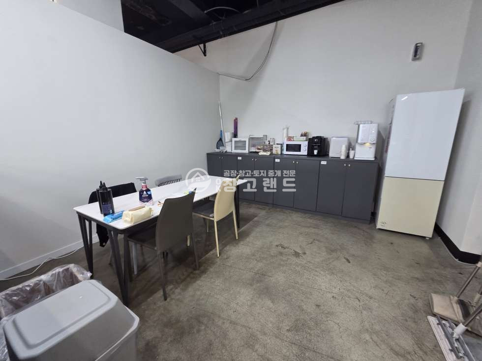 경기 고양일산동구 설문동 1동 면적200평,전시판매장,식품공장추천,하수직관연결,내부인테리어,시스템냉난방기,내부사무실,화장실4 월세 매물번호 11194 사진 12