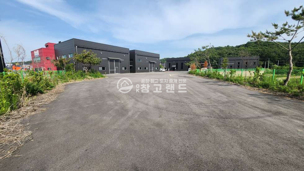 경기 파주시 조리읍 오산리 1,2,3동 대지774평,건물154평,식품공장가능,하수직관,신축,즉시입주,대형단독마당 월세 매물번호 11226 사진 2