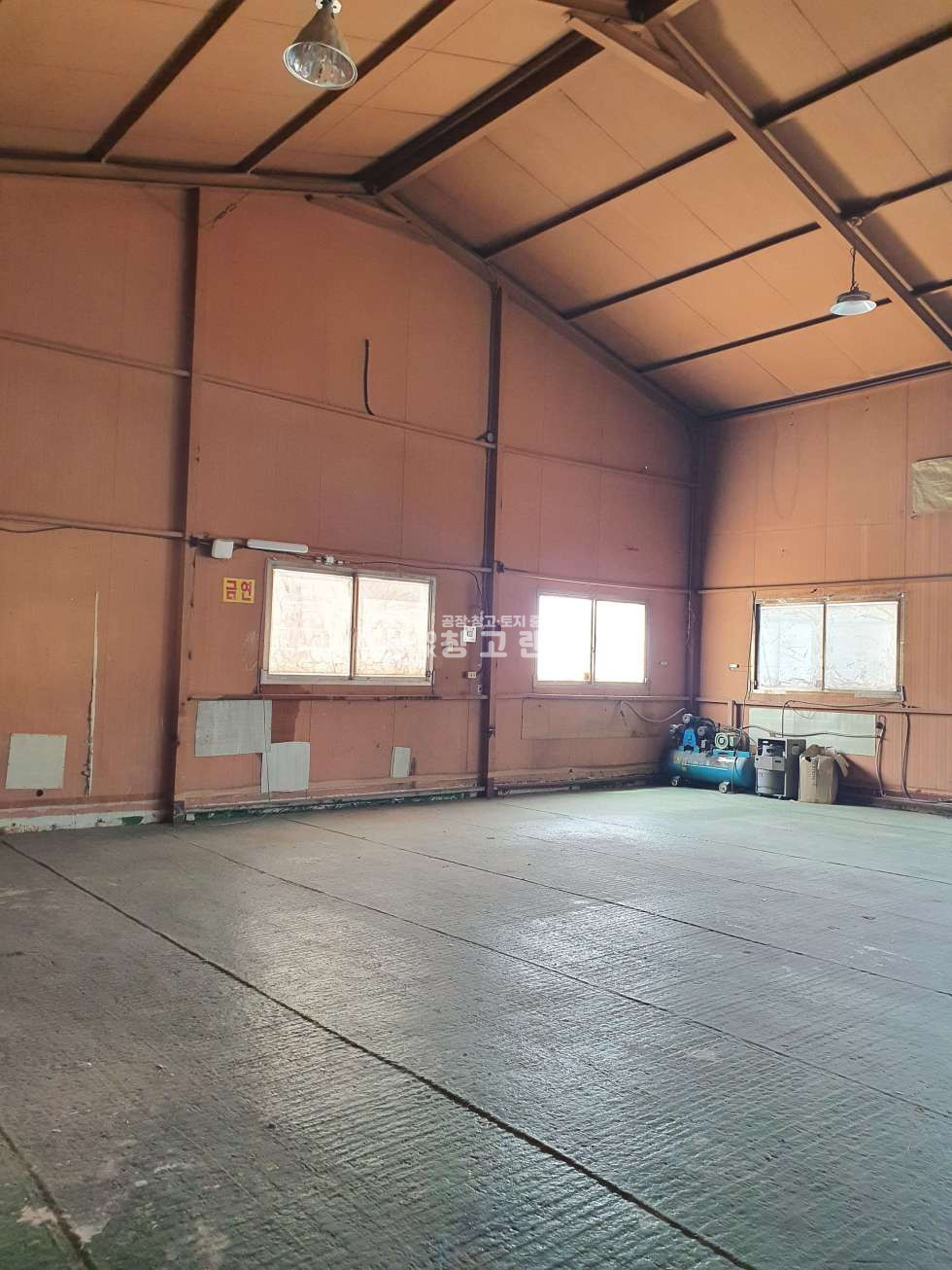 경기 고양일산동구 성석동 일산동구 성석동 창고임대,60평 2개동,공실,내부복층사무실,남녀화장실구분,사이천막시설,마당유 월세 매물번호 10035 사진 4