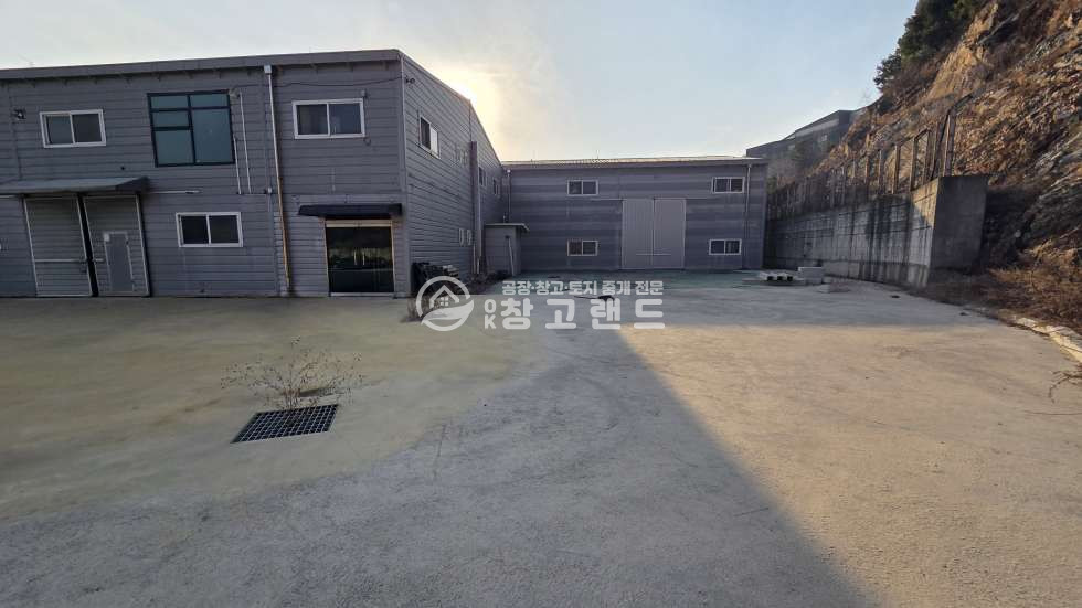 경기 파주시 탄현면 금산리 1,2동 대형마당,대지1334평,건물393평,층고9m,공실,사무실,츄레라,성동ic 매매 매물번호 11290 사진 7